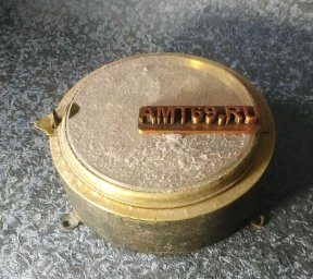 Антикварные дореволюционные каютные морские часы Павел Буре в массивном латунном корпусе под слоем пыли