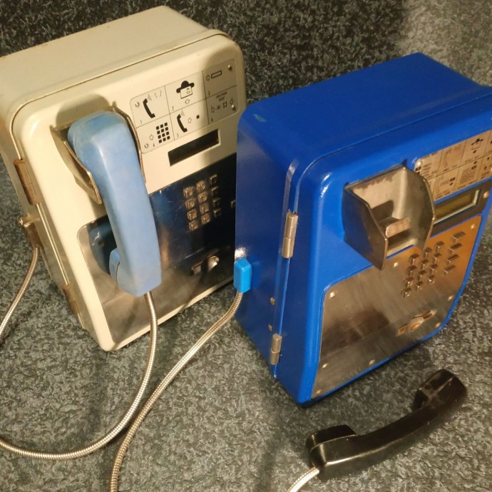 Два таксофона