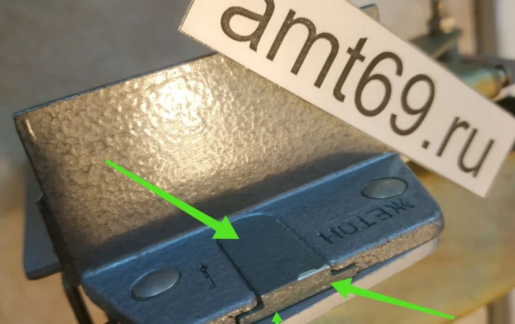 Таксофон АМТ-69 с заглушкой монетного канала. Таксофон АМТ-69 с заглушкой монетного канала.