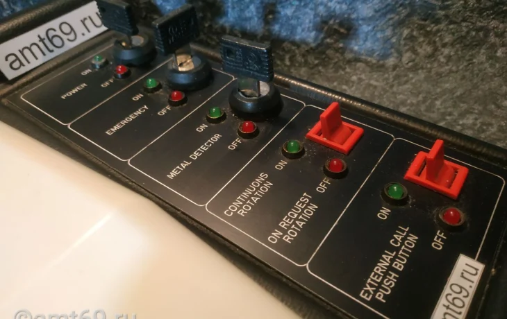 Музей таксофона  пополнился странным экспонатом.