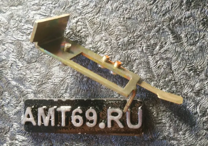 Внутренняя  шторка монетного канала  таксофона АМТ-69