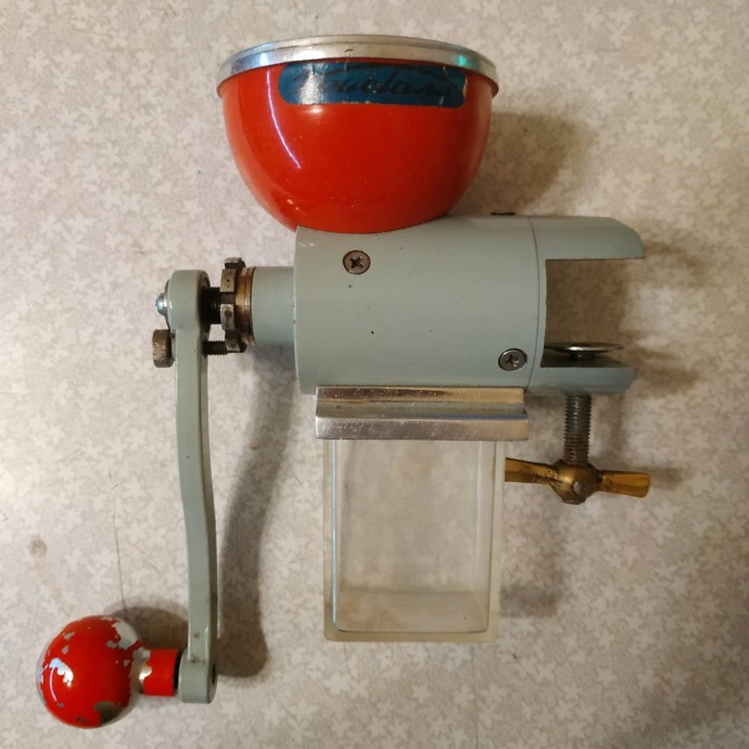 Ручная кофемолка СССР