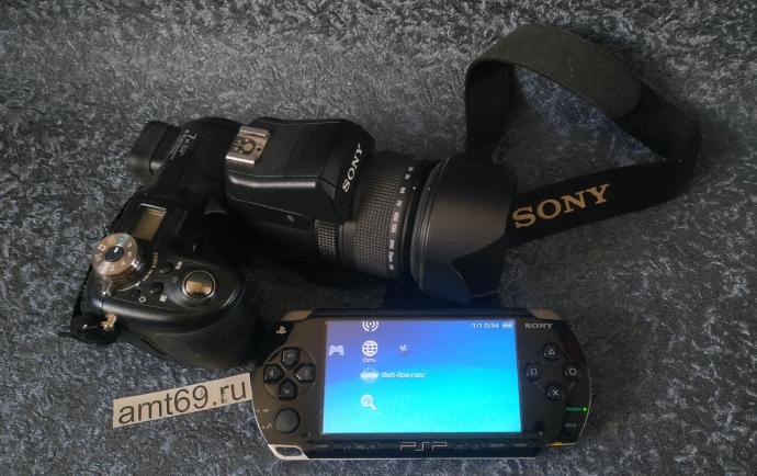 Культовая ретро техника Sony игровая консоль PSP-1000 и цифровой фотоаппарат Sony Cyber-shot DSC-F828